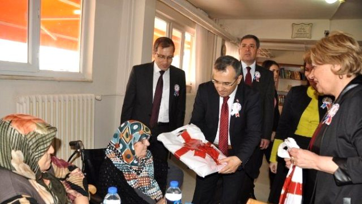 Huzurevi Sakinlerine Vergi Haftası Ziyareti