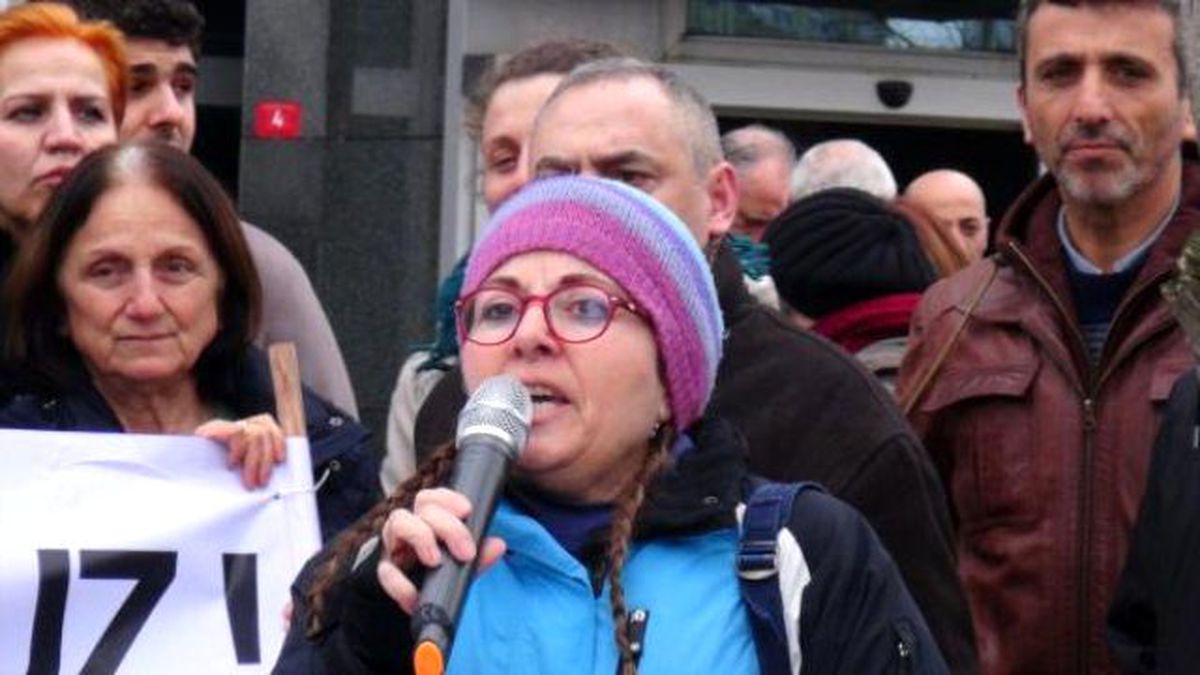 İçeride İhale, Dışarıda Protesto