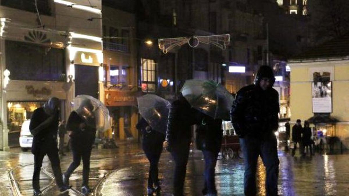 İstanbul\'da Gece Saatlerinde Sağanak Yağmur Etkili Oldu