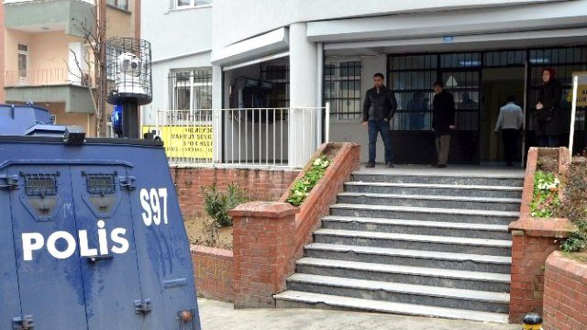 İstanbul\'da Güpegündüz Çifte Soygun
