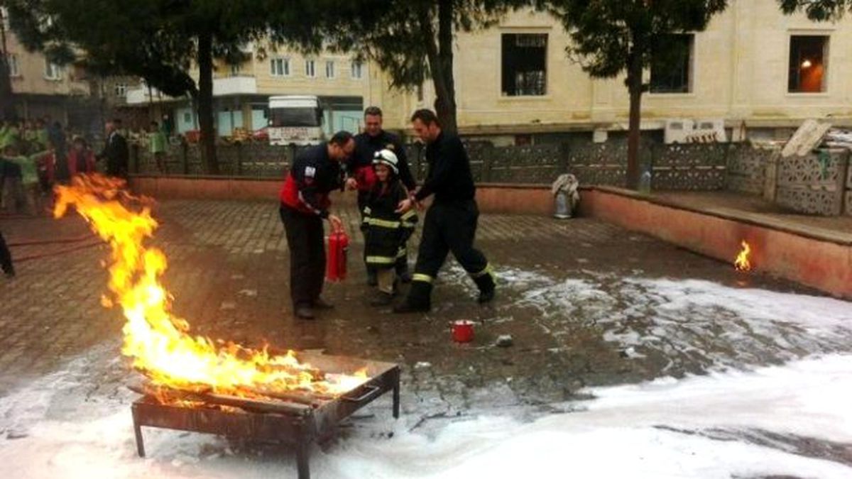 İtfaiyeden Okullarda Yangın Tatbikatı