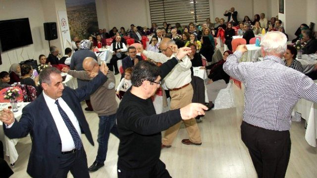 Karahallılar, İstanbul\'da Düğün Yemekleri Gecesinde Buluştu