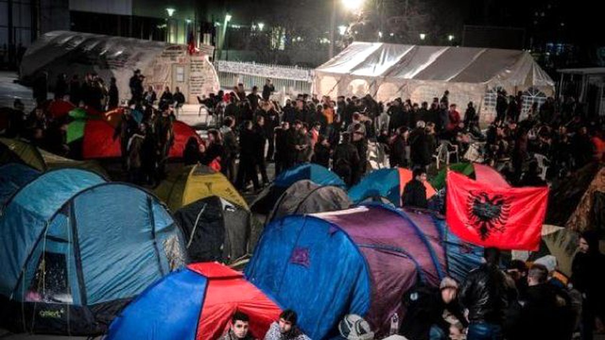 Kosova\'da Muhalifler Cumhurbaşkanlığı Oylaması Öncesi Gösterilerini Sürdürüyor..