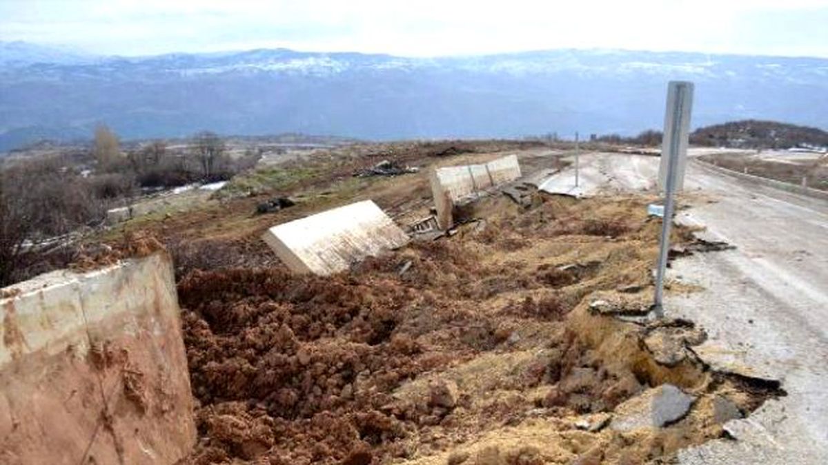 Koyulhisar-Mesudiye Yolunda Heyelan
