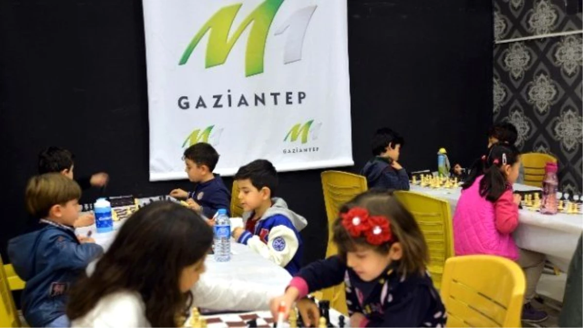 M1\'de Satranç Turnuvası