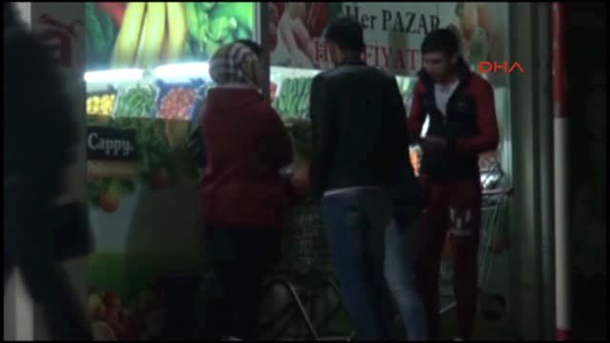 Hırsızlar, Kasiyerin Gözüne Biber Gazı Sıkıp Kasadaki Paraları Aldı
