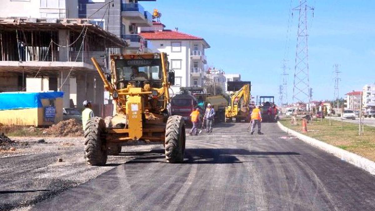 Manavgat Sarılar\'a Sıcak Asfalt
