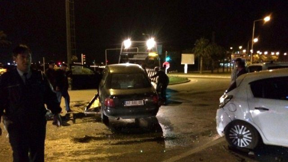 Manavgat\'ta Trafik Kazası: 6 Yaralı