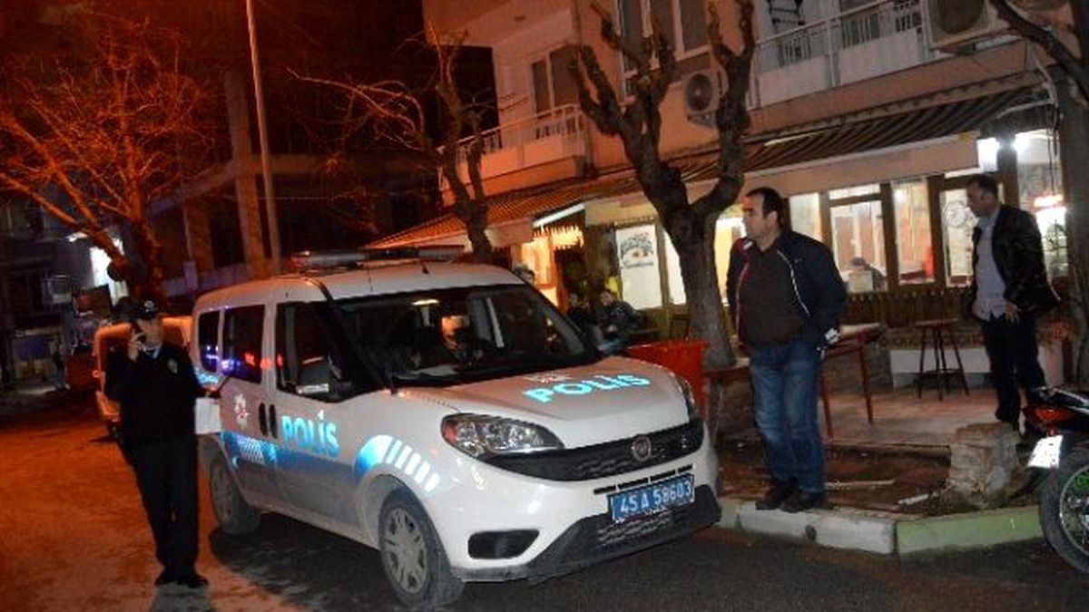 Manisa\'da Kahvehaneye Silahlı Saldırı: 2 Yaralı