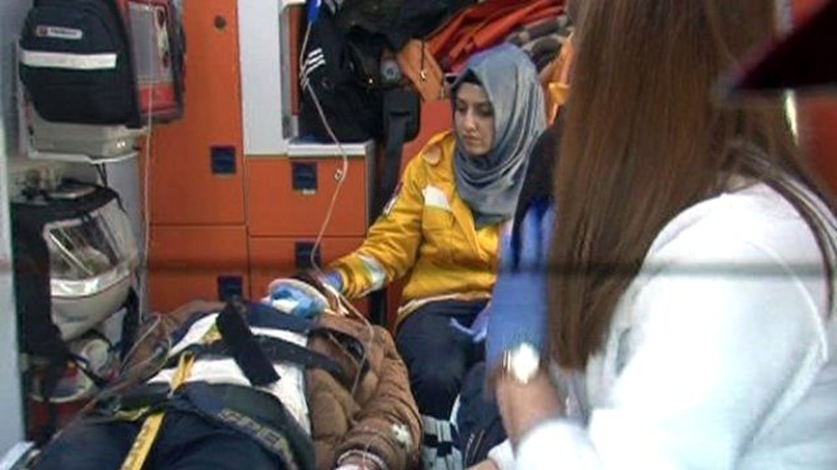 Motosiklet Yayalara Çarptı: 3 Yaralı