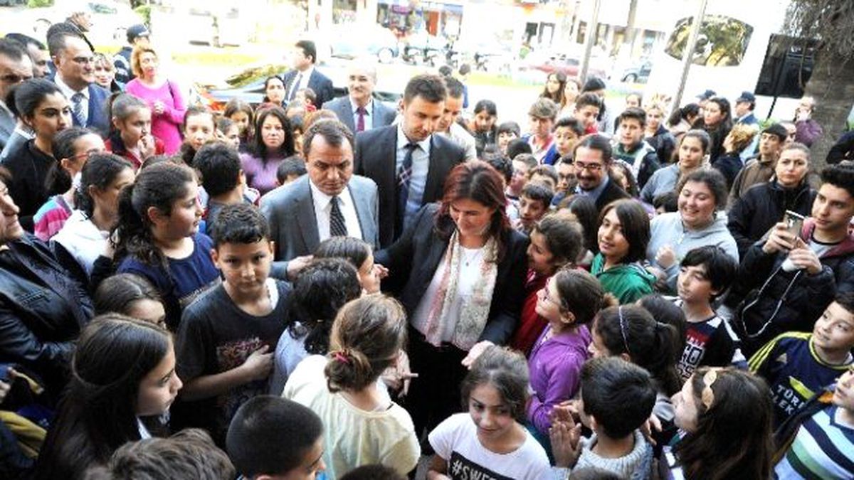 Öğrencilerin Resim Sergisini Başkan Çerçioğlu Açtı