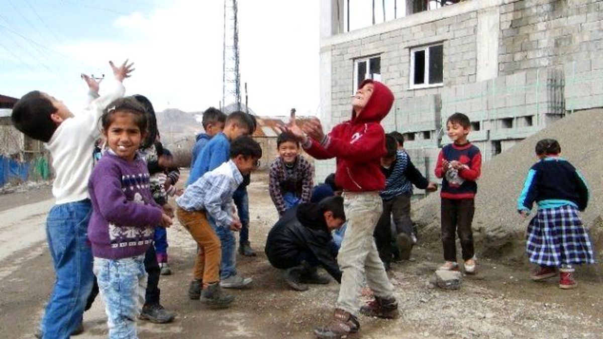Van\'da \'Çocuklar Taş Yerine Oyuncaklarla Oynasın\' Kampanyası