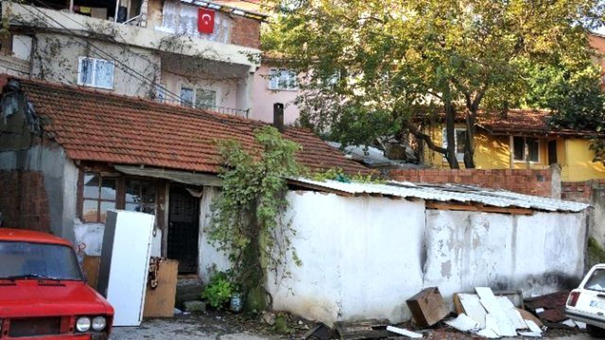 Parlakoğlu Ailesi Yeni Evine Kavuştu