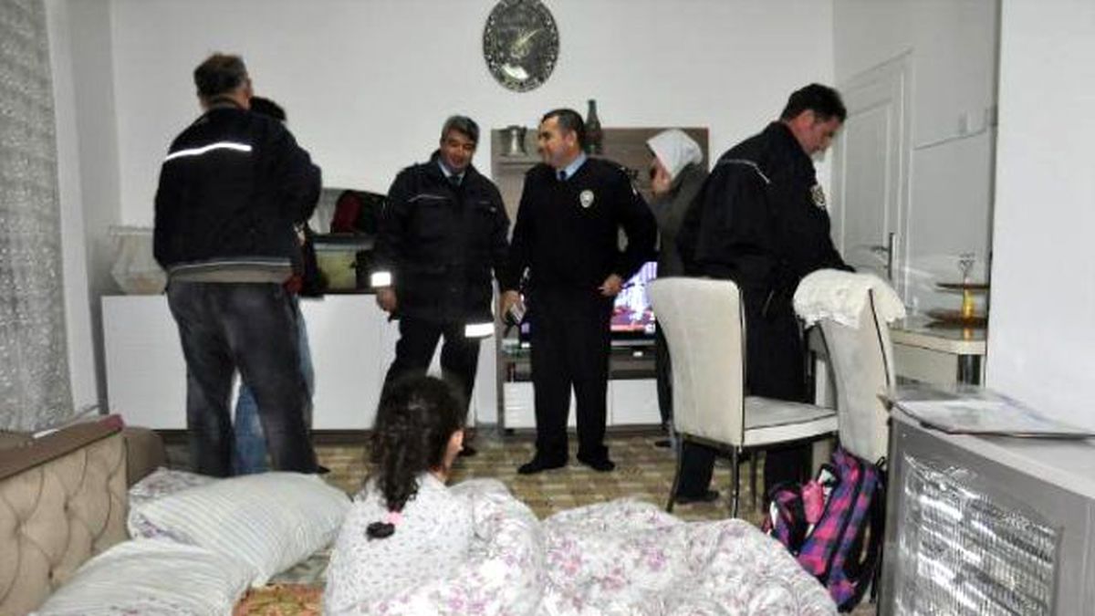 Polis, İtfaiye ve Sağlık Ekiplerini Alarma Geçiren Rümeysa Evde Uyurken Bulundu
