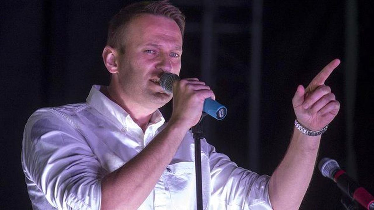 Rusya'da Muhalif Lider Aleksey Navalnıy'a Pasta Fırlatıldı