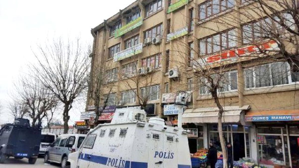 Siirt\'te Dbp Binasında Arama, İl Başkanı Gözaltında