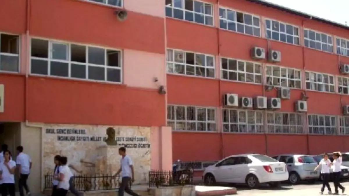 "Bu Bacaklarla Otobana Çık" Diyen Müdür Yardımcısına Soruşturma Açıldı