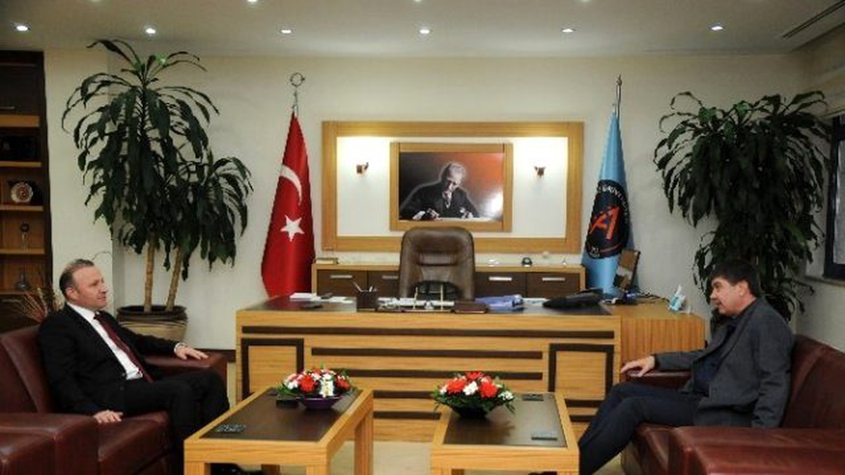 Türel, Vekil Rektörü Ünal\'ı Ziyaret Etti