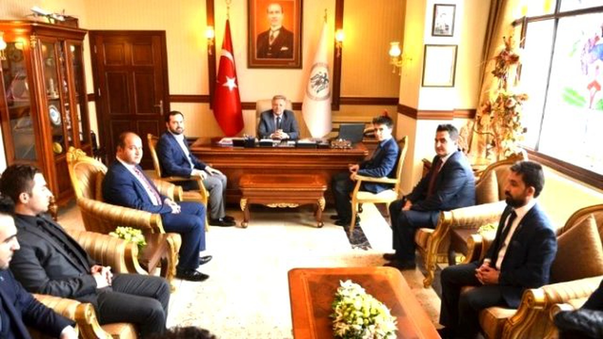Türkiye Gençlik Vakfı Yönetimi, Vali Kahraman\'ı Ziyaret Etti
