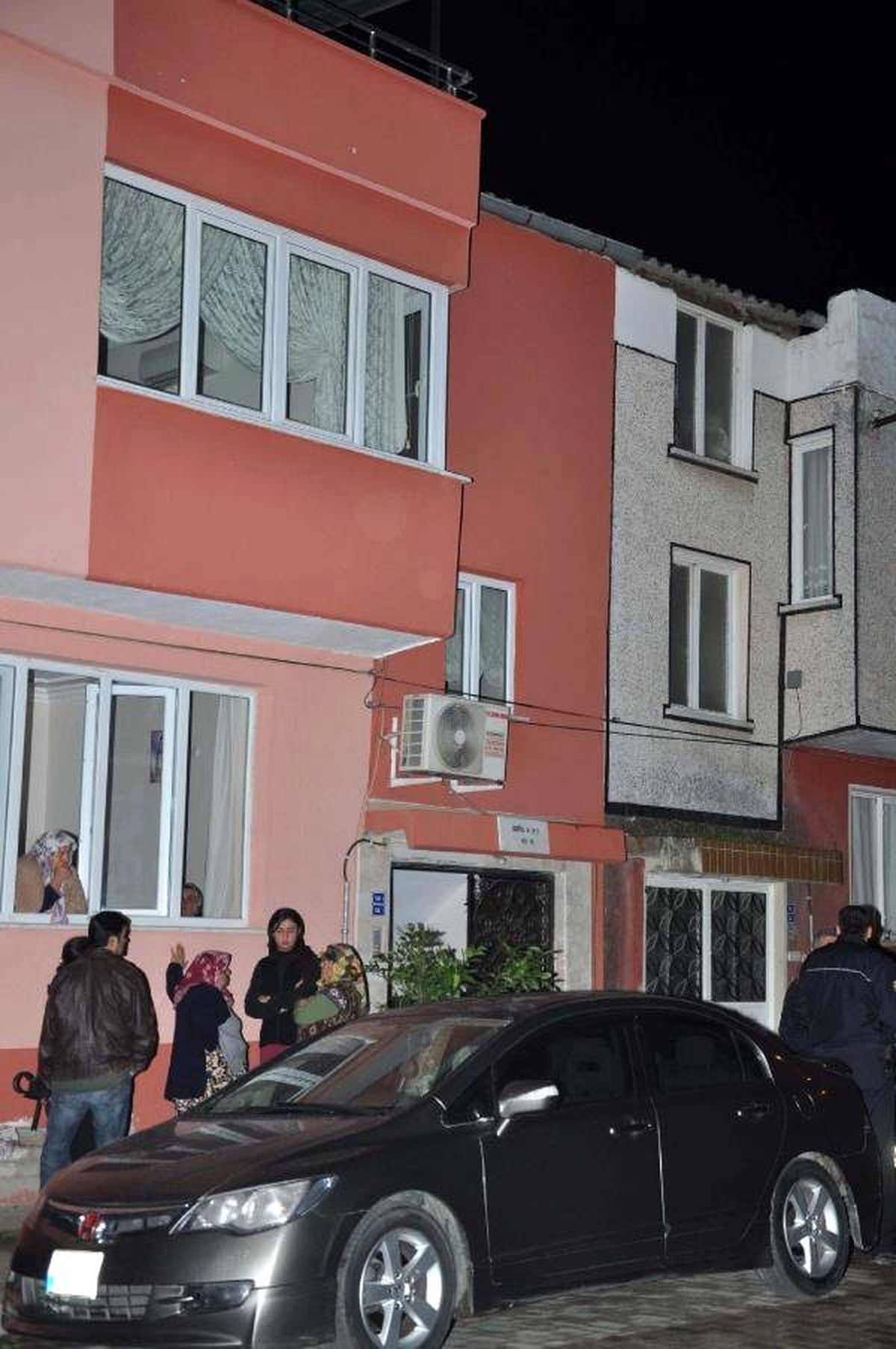 Üniversiteli 2 Kızın Evine Giren Saldırgan, Bıçaklayıp Kaçtı