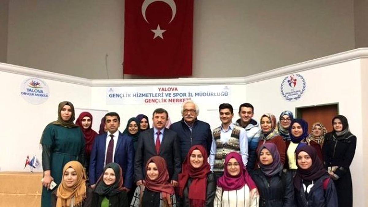 Ünlü Tarihçi Bahadıroğlu Yalovalı Gençlerle Buluştu