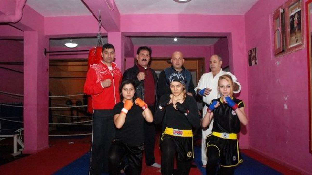 Uşak\'ın Bayan Kartalları Derece Yaptı
