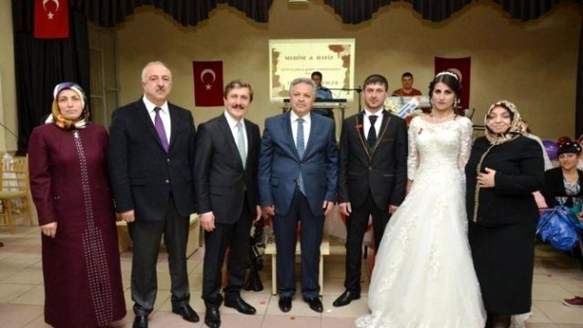 Vali Kahraman ve Eşi Ahıska Türklerinin Düğün Törenine Katıldı