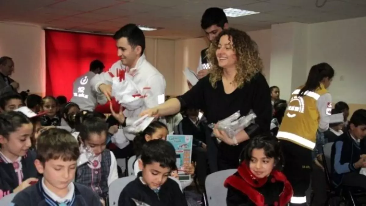 Yaşama Yol Ver\' Projesi Van\'da Tanıtıldı