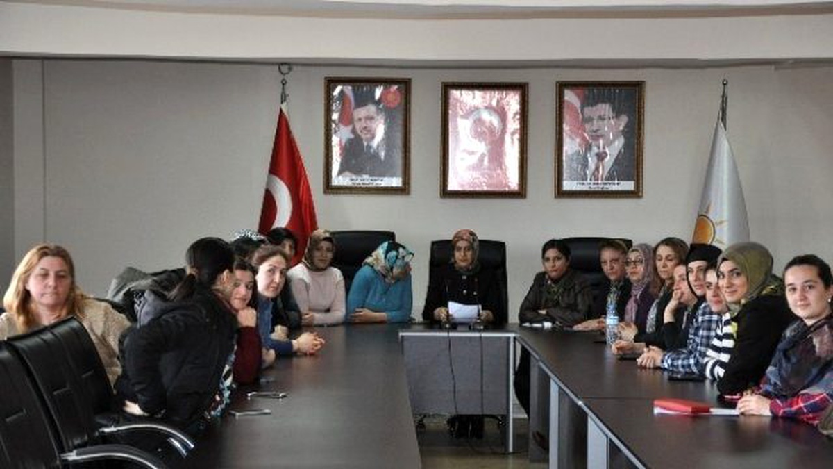AK Parti Kars Kadın Kolları Başkanlığı Hocalı Katliamını Kınadı!
