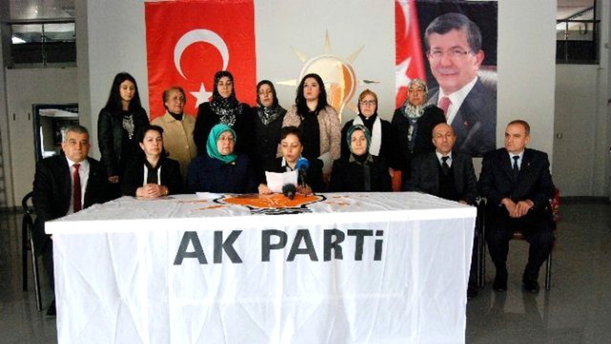 AK Parti\'li Kadınlar Hocalı Katliamı\'nı Kınadı