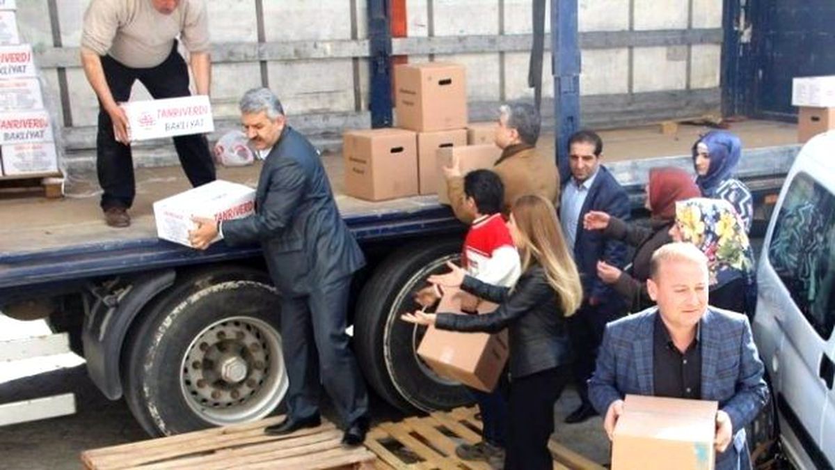 AK Parti\'nin Yardımları Sürüyor