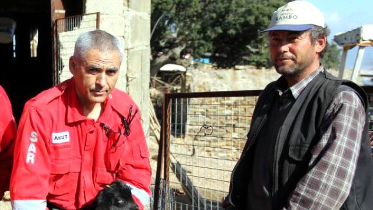 Anne Keçiyi Uçurumdan Akut Kurtardı
