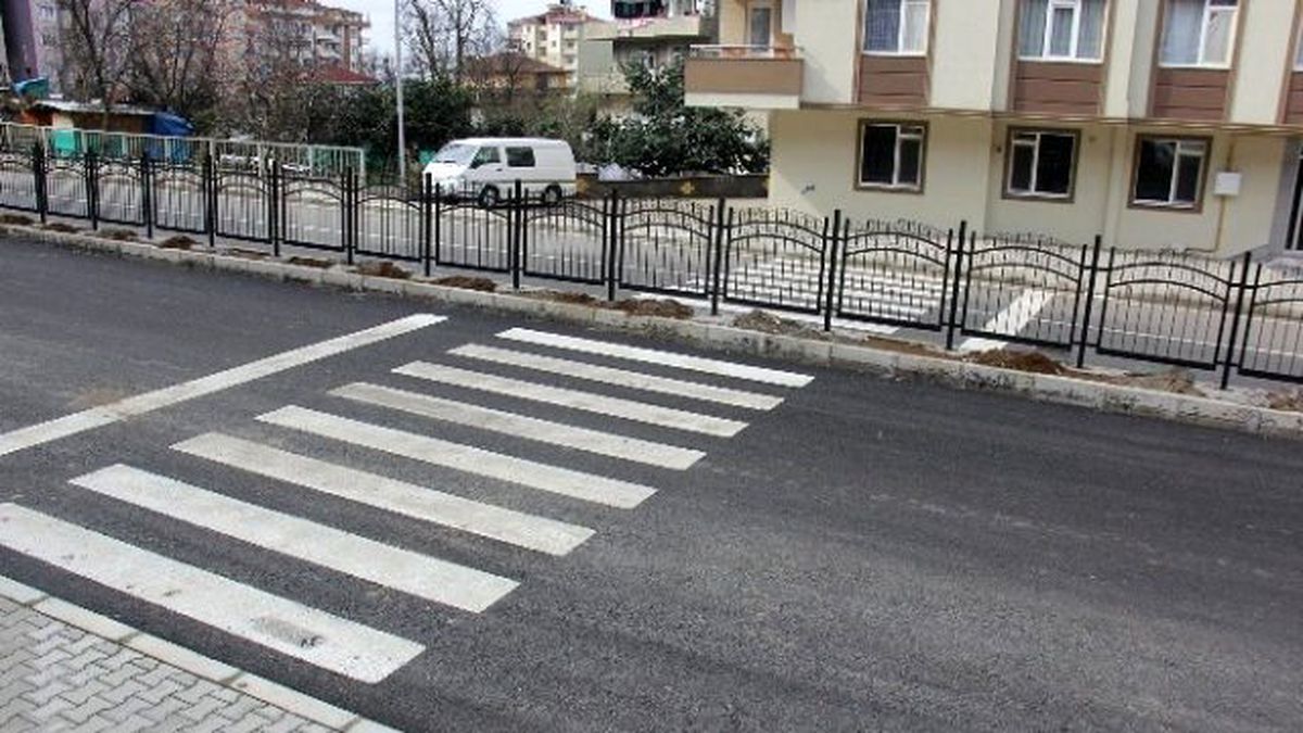 Yine Rize Yine Fıkra Gibi Bir Olay! Yaya Geçidi Var, Geçebilen Yok