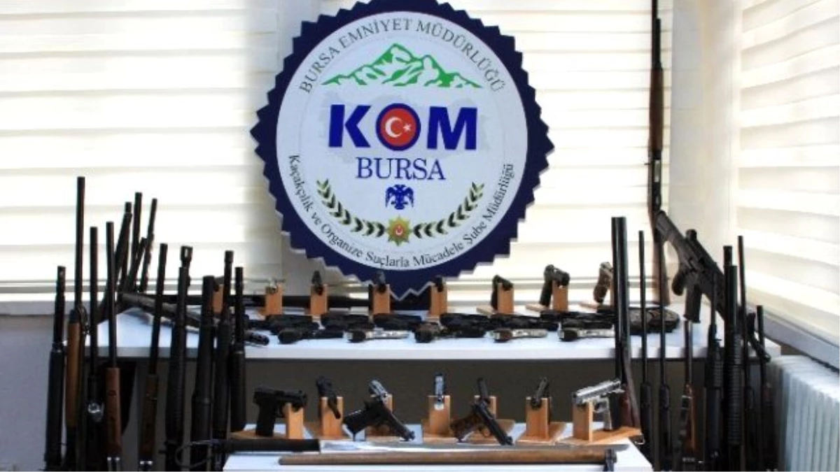 Bursa\'da Örgüt ve Ruhsatsız Silah Operasyonu Sonrası 13 Kişi Hakim Karşısında