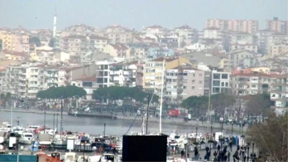 Çanakkale\'de Boğaz Trafiği Sis Nedeniyle Tek Yönlü Kapatıldı