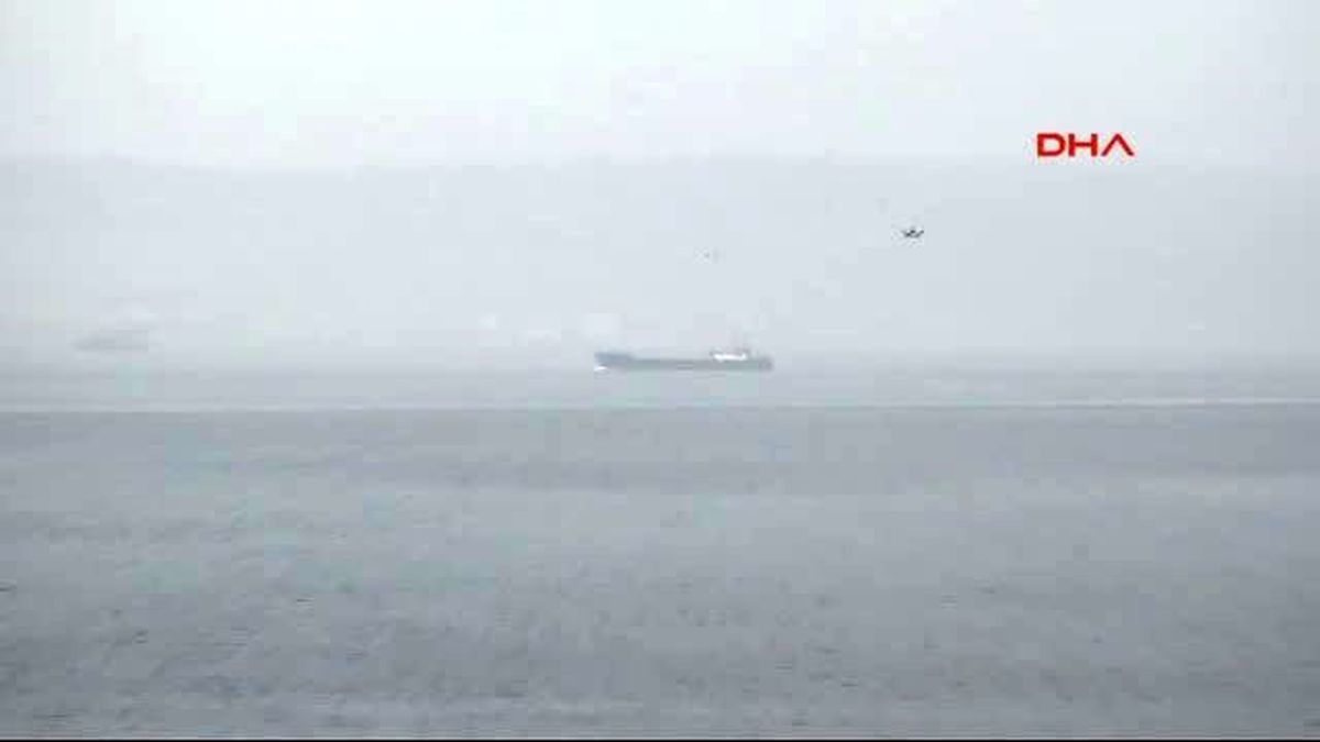 Çanakkale\' de Boğaz Trafiği Sis Nedeniyle Tek Yönlü Kapatıldı