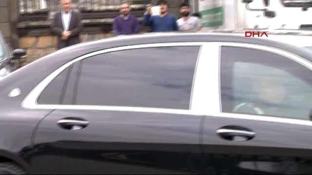 Cumhurbaşkanı Erdoğan\'a Evinin Önünde Doğum Günü Sürprizi