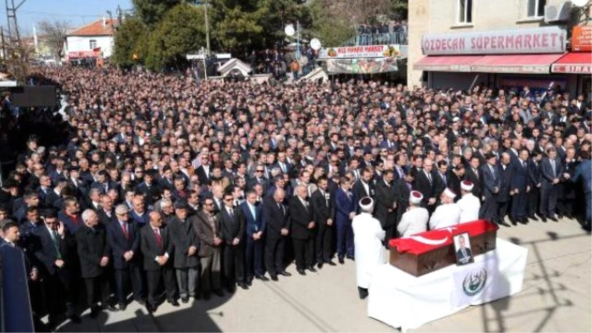 Davutoğlu, Ak Partili Başkan Gürbüz\'ün Cenazesine Katıldı
