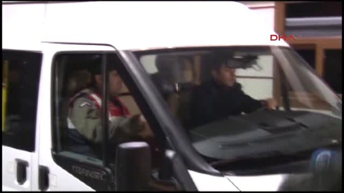 Dha İstanbul - Can Dündar ve Erdem Gül Silivri Cezaevi\'nden Tahliye Edildi