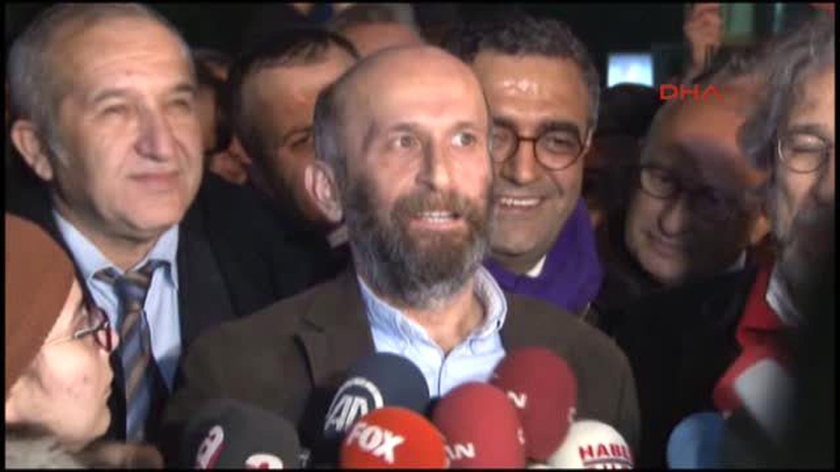 Dha İstanbul - Can Dündar ve Erdem Gül Silivri Cezaevi\'nden Tahliye Edildi