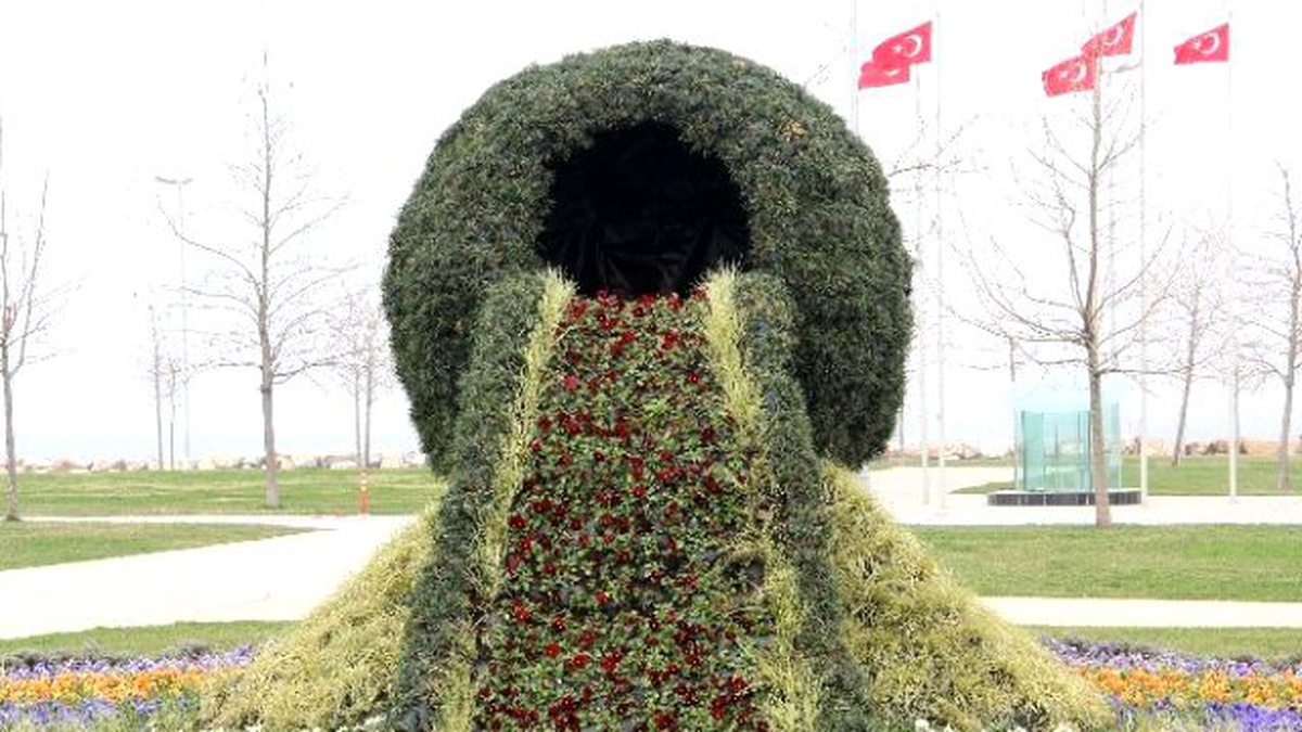 Dünyanın En Büyük Çiçek Şelalesi Yalova\'da Yapıldı