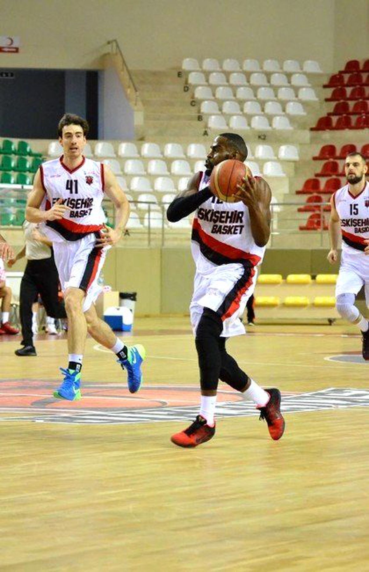 Eskişehir Basket, Pertevniyal Gençlik Deplasmanında
