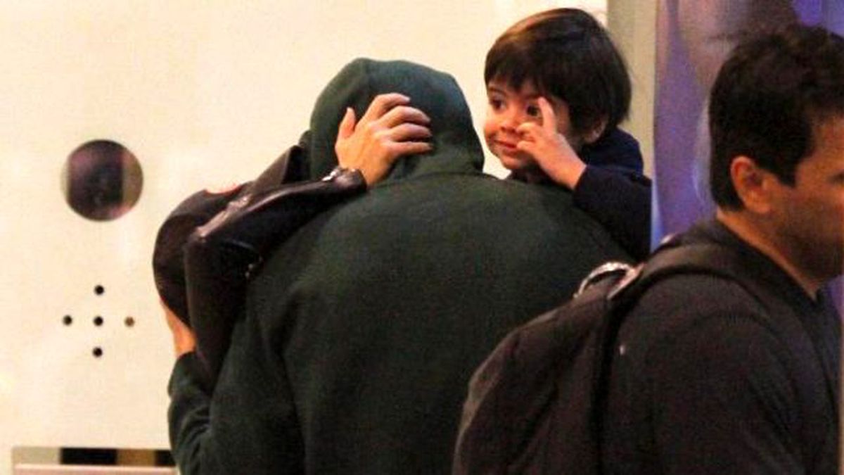 Gerard Pique, Shakira'yı Öpücüklere Boğdu