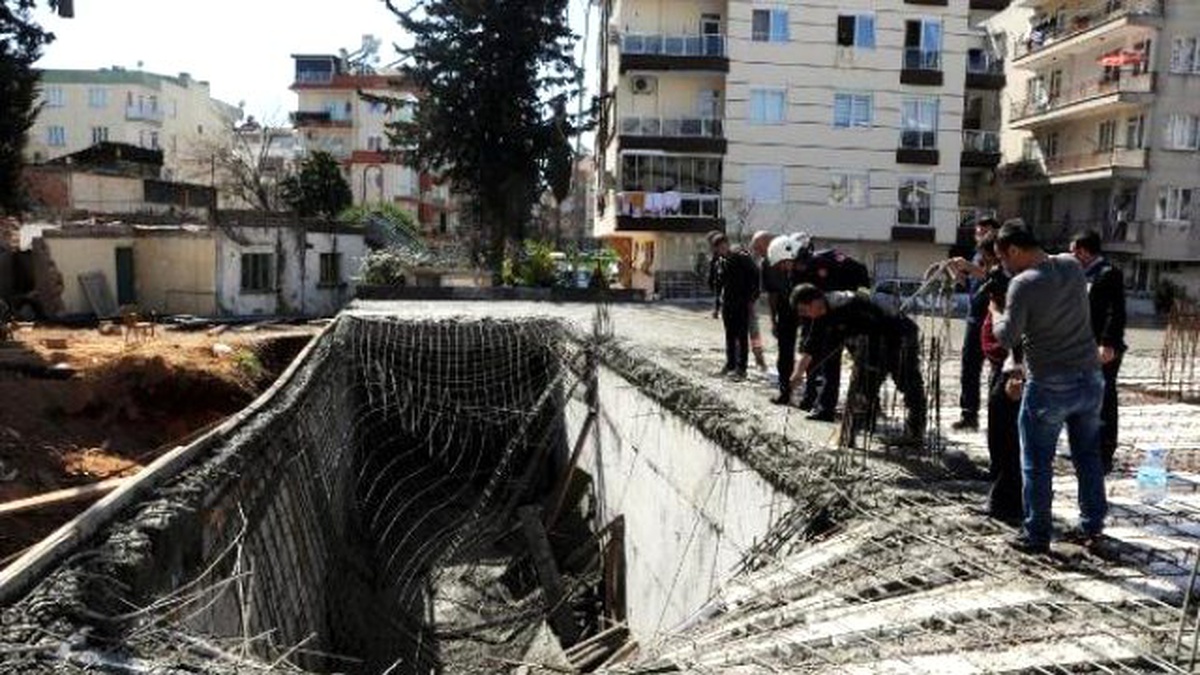 İnşaatta Beton Dökülürken Kalıp Çöktü, 4 İşçi Yaralandı