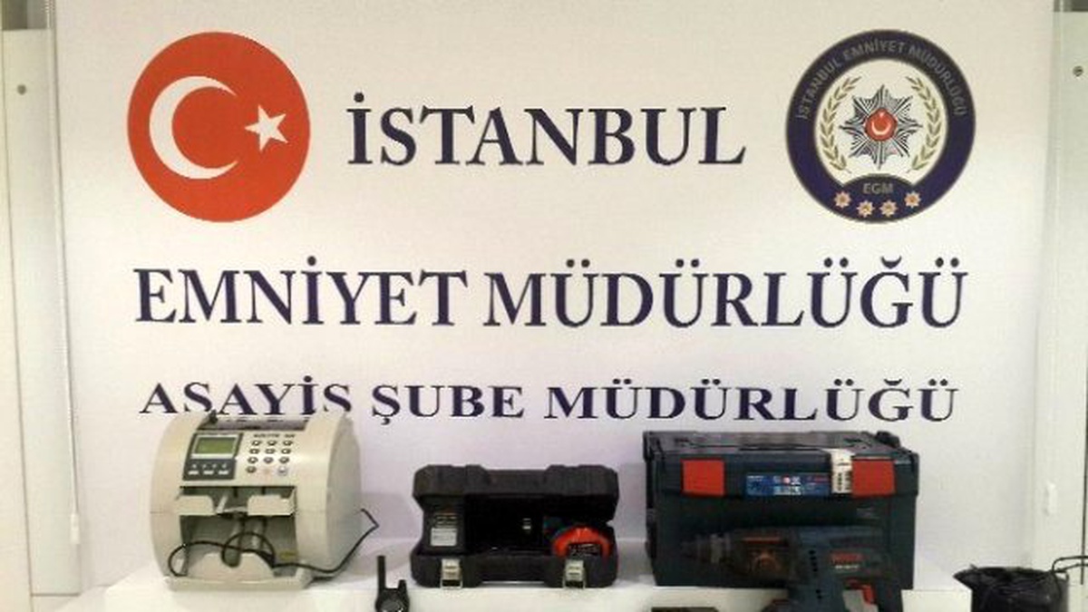 İstanbul\'da Atm Soyguncuları Kıskıvrak Yakalandı