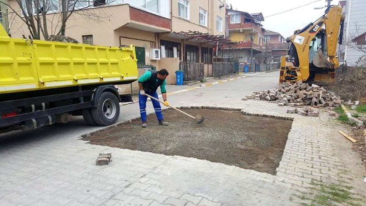 Kartepe\'de parke tamiratı çalışmaları sürüyor