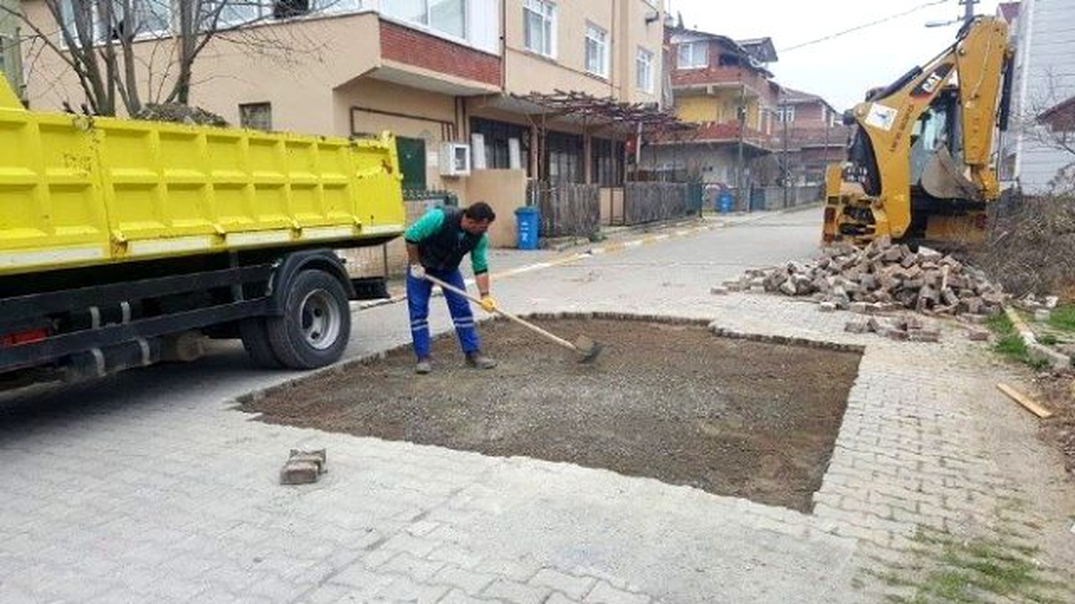 Kartepe\'de Parke Tamiratı Çalışmaları Sürüyor