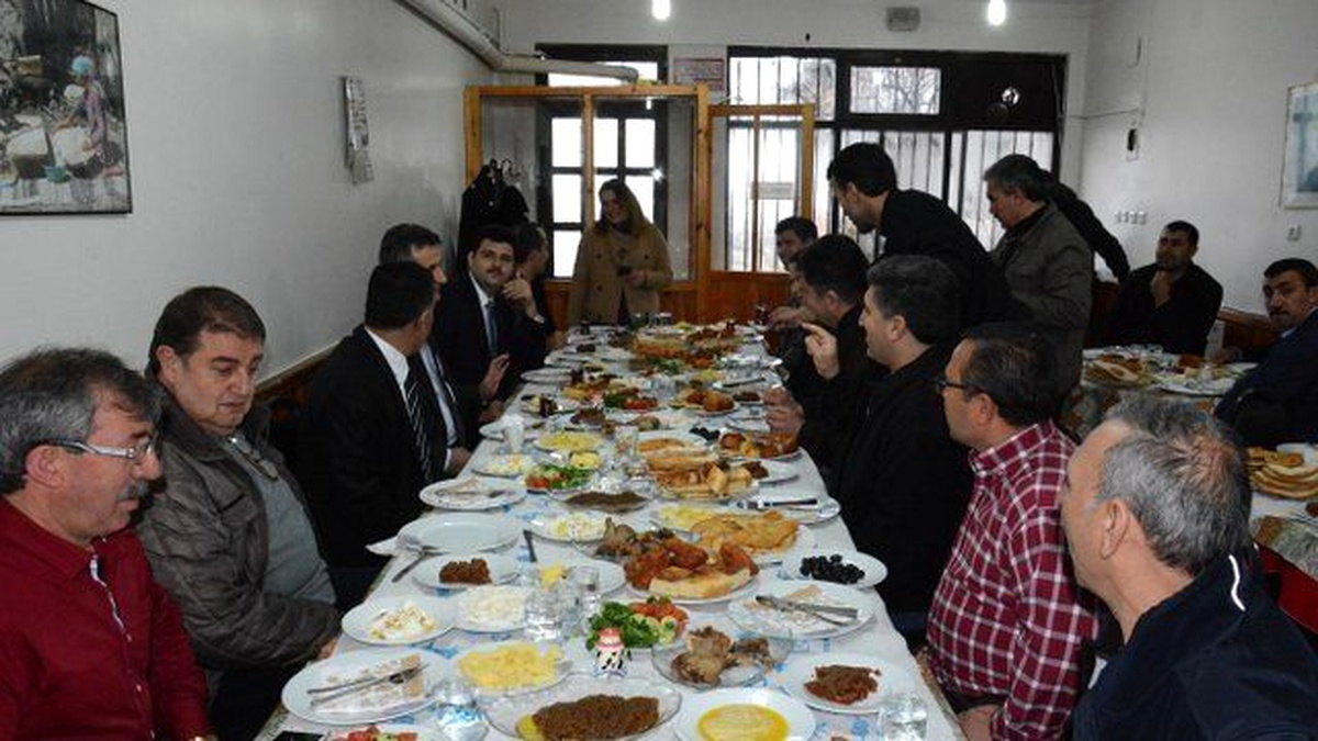 Kaymakam Özer Akçakocalı Karslılarla Buluştu