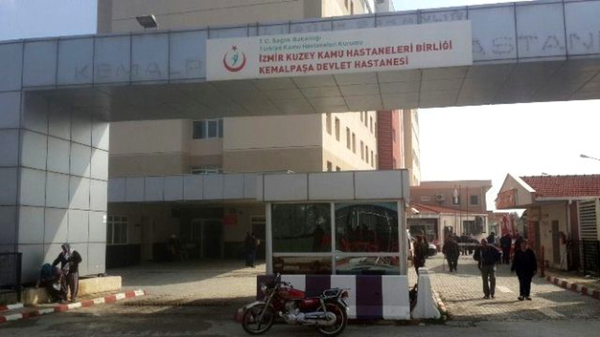 Kemalpaşa\'da 11 Öğrenci Hastaneye Kaldırıldı