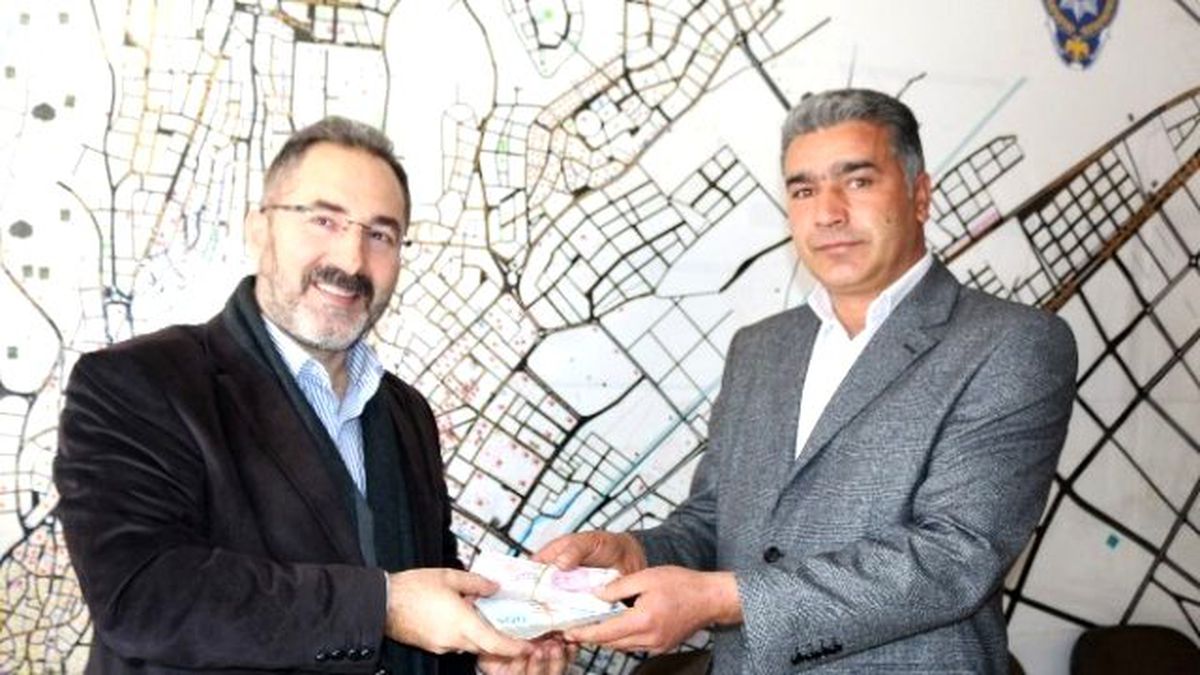 Köprü Üzerinde Bulduğu 28 Bin Lirayı Sahibine Teslim Etti